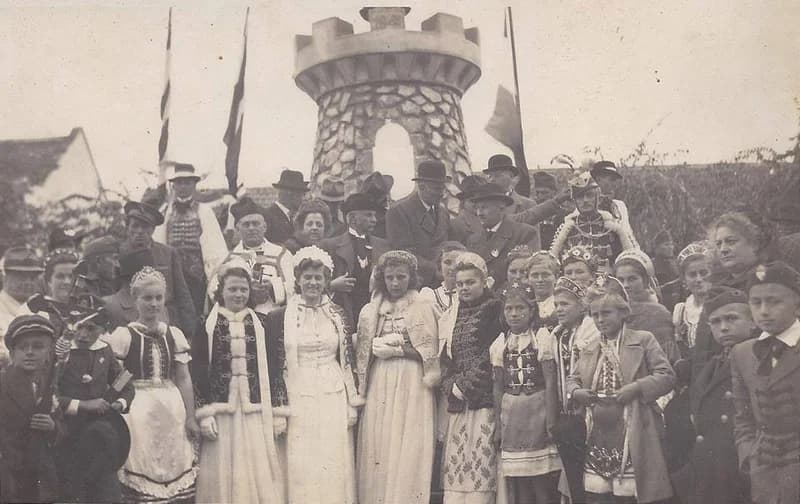 Bezdáni turulszobor