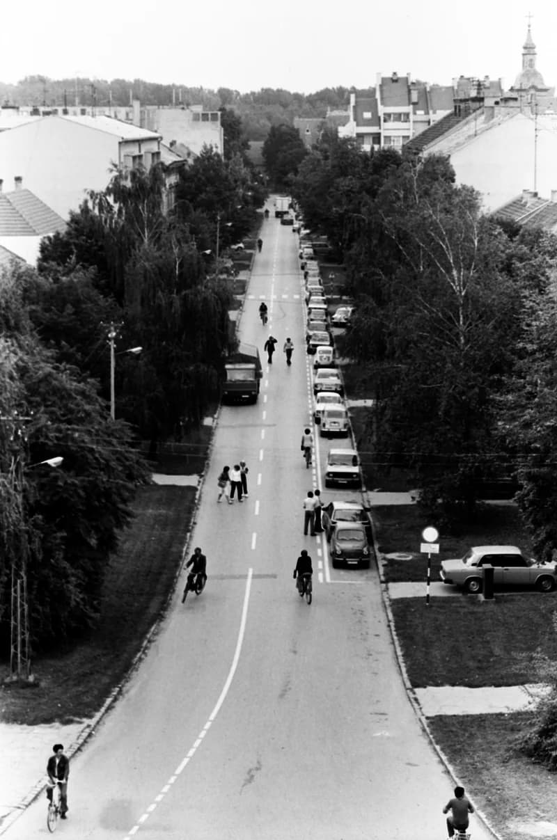 Magyarkanizsa: áruház, főutca, városháza