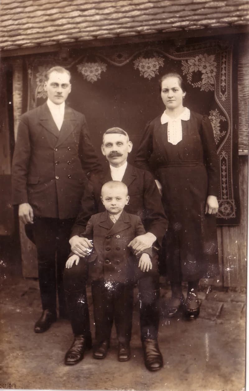 Gruik János családjával