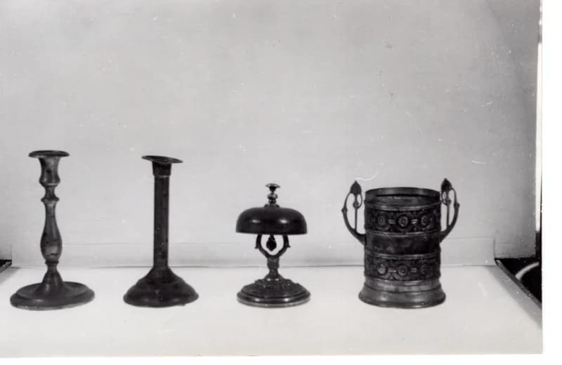 Gyertyatartók, asztali csengő, doboz