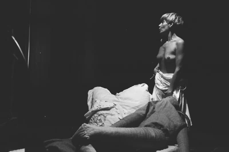 Tolnai: Izéke homokozója, Bayer