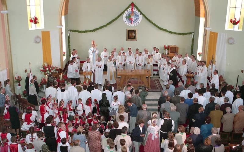 A temerini Lourdes-i Szűz Mária emléktemplom (Lourdes-i Boldogasszony templom)  felszentelési szertartása  és   ez  alkalomból  bemutatott szentmise, 2000. 7. 20,  Csütörtök