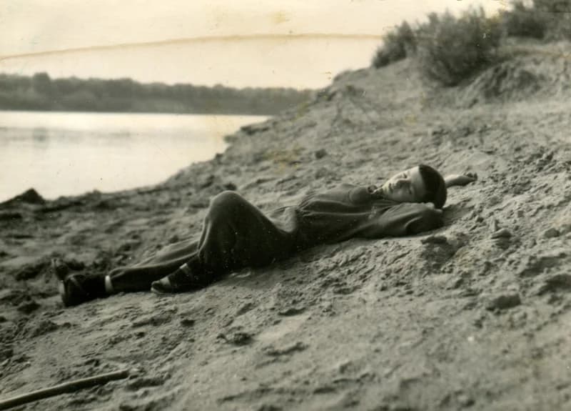 Benes László  a homokos Tisza-parton