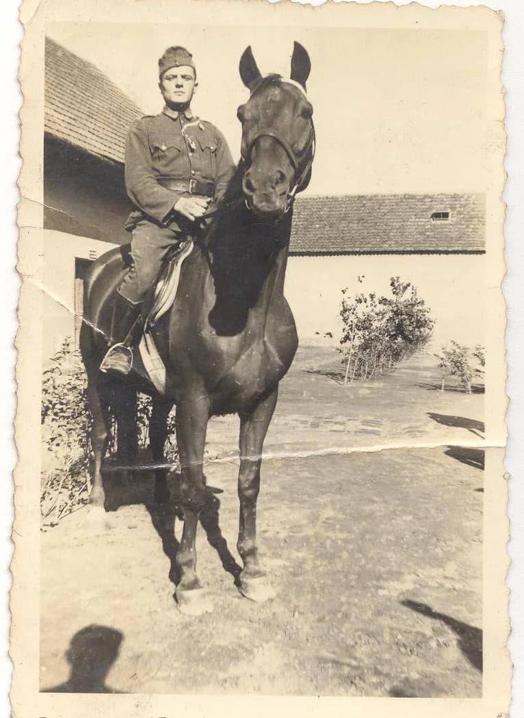 Rövid Kálmán magyar lovashuszárként