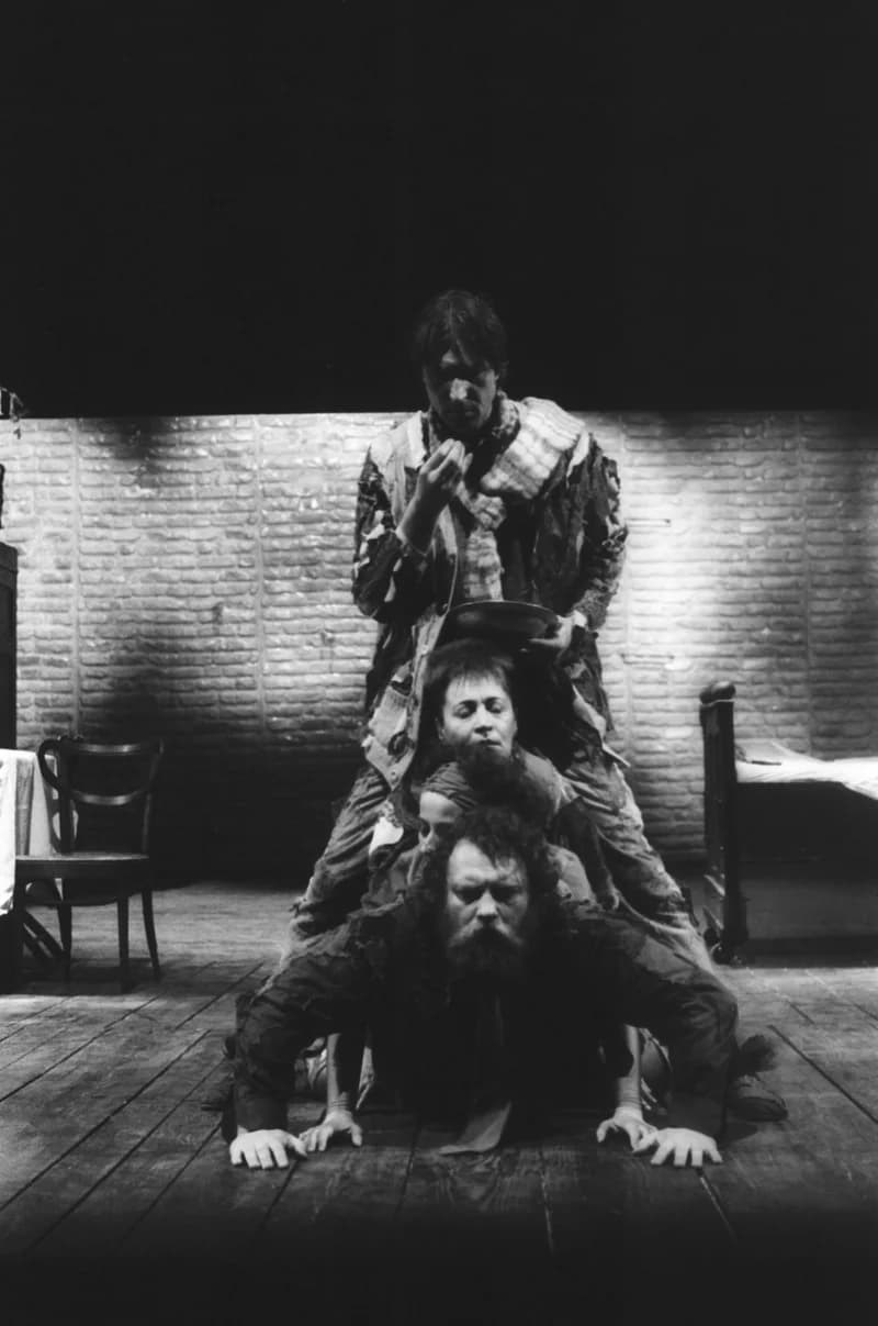 Mrozek: Ház a határon