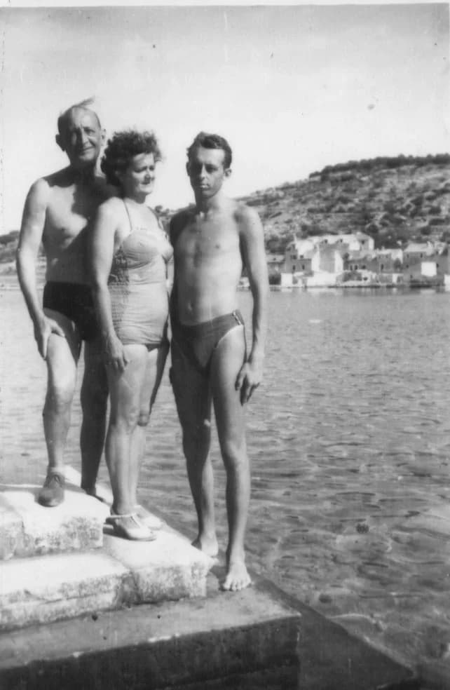 Fehér Klára szülei Supetaron