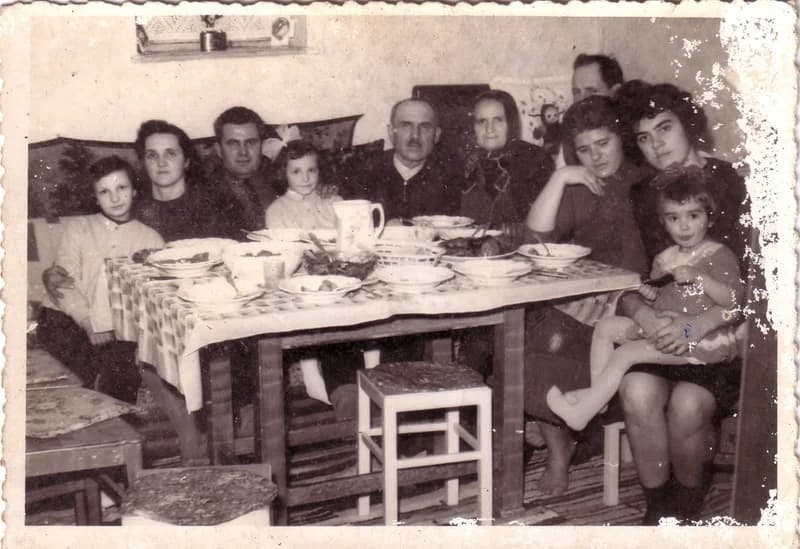 Sörös József a családjával