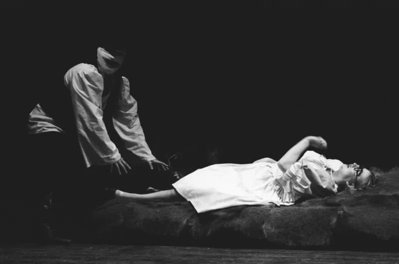 Tóth E.: A falu rossza, avagy a negyedik ablak /r.: Hernyák Gy./