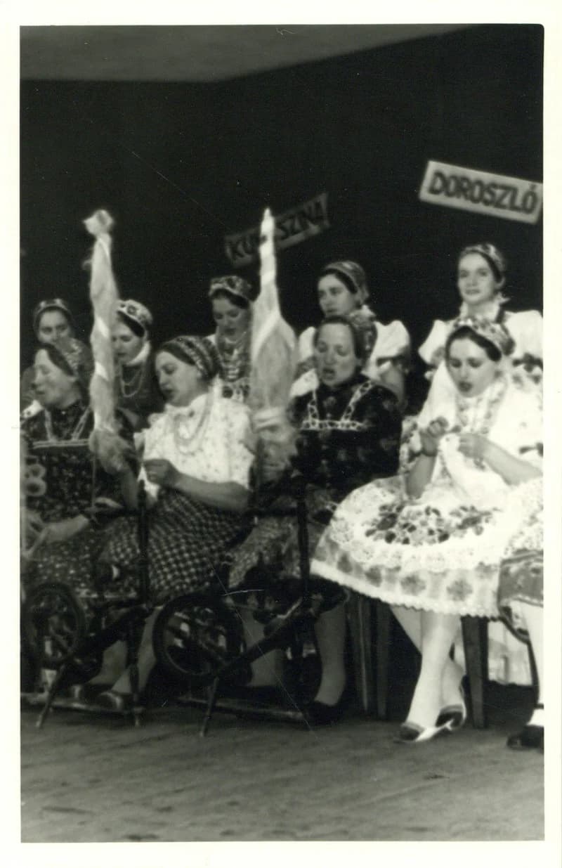 Fonó az Ötösfogat színpadán 