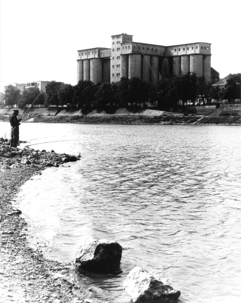 A zentai Tisza-parti siló (bánáti oldalról)