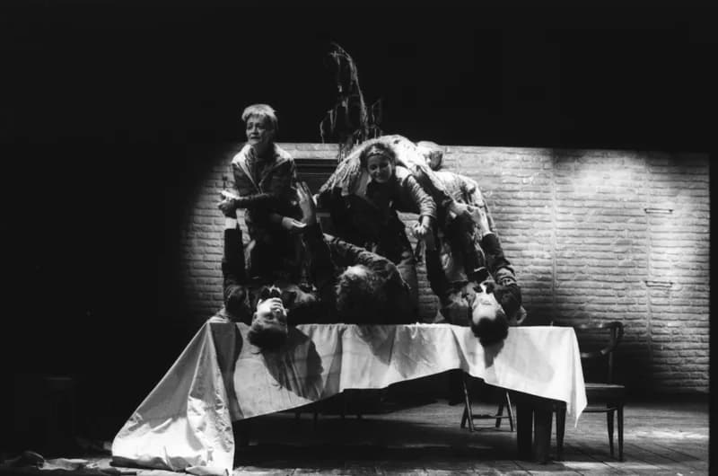 Mrozek: Ház a határon