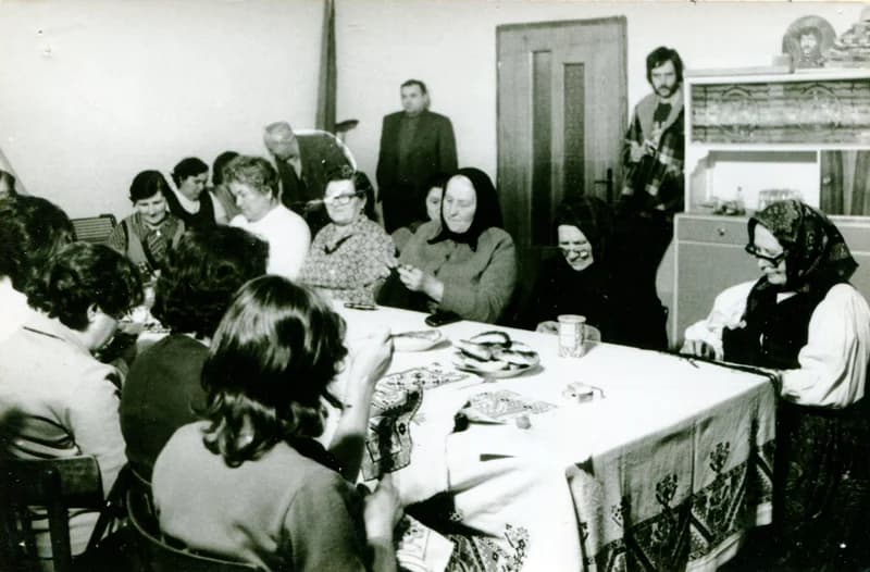 Az egyesület varrottas csoportjának népművészeti kiállítása