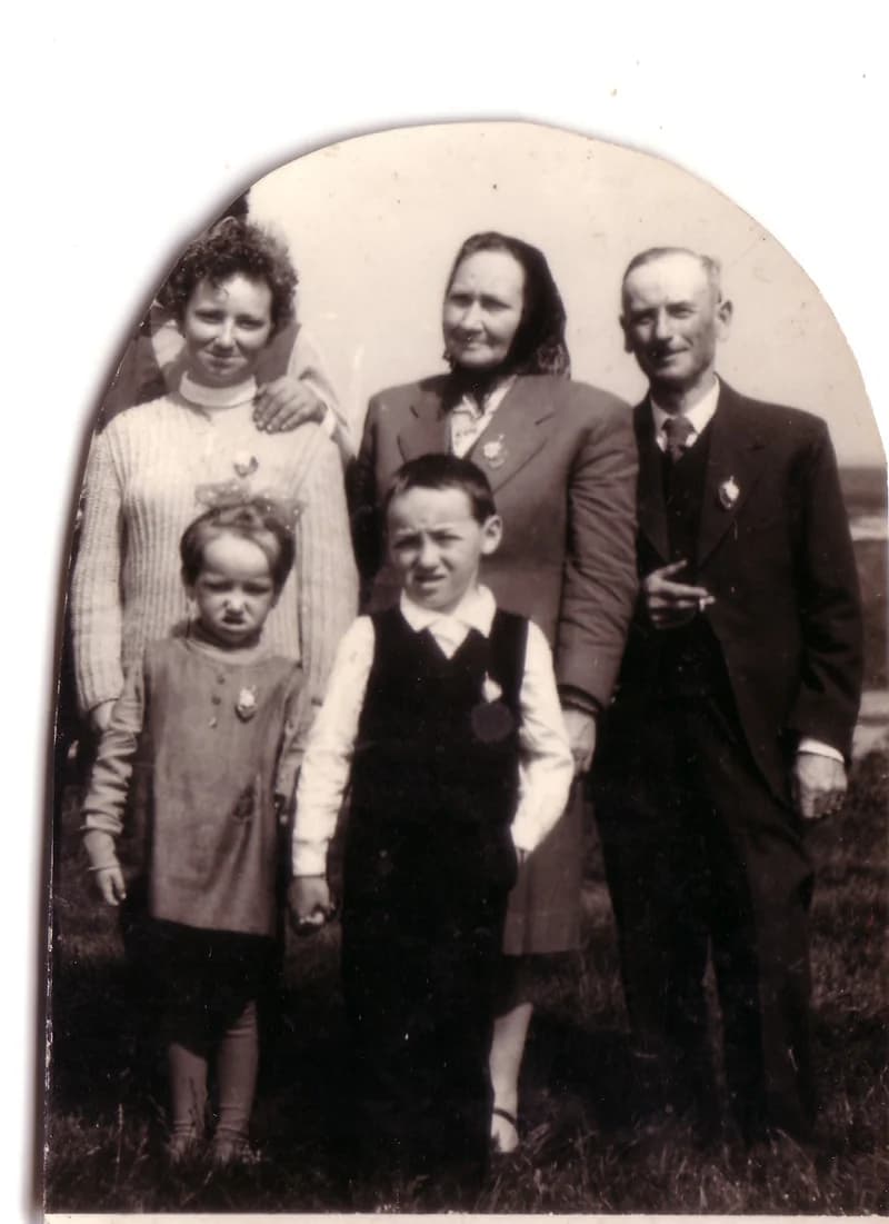 Nagy János  és családja lakodalomban