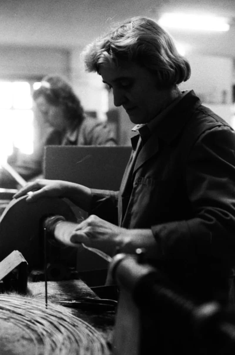 A becsei kefegyárban