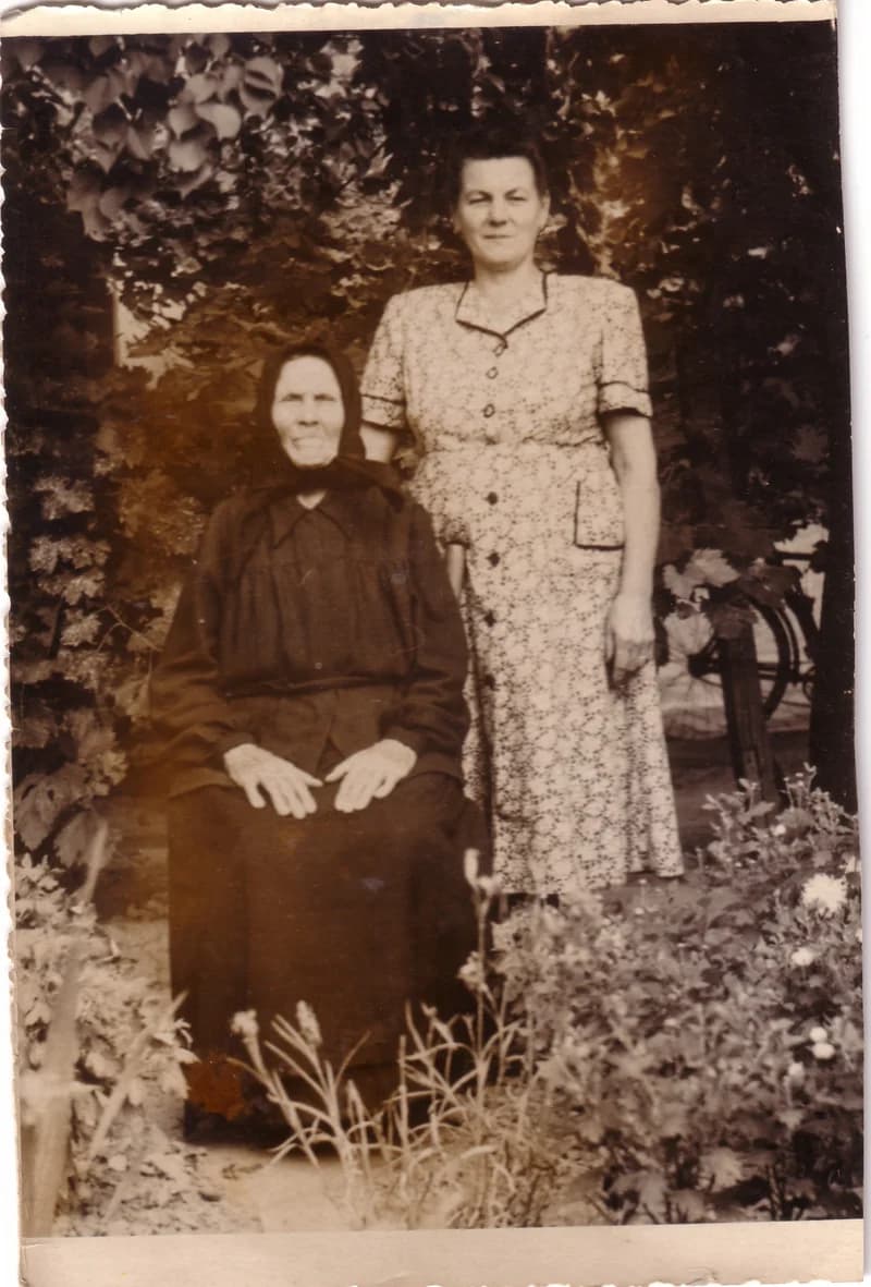 Etelka édesanyjával