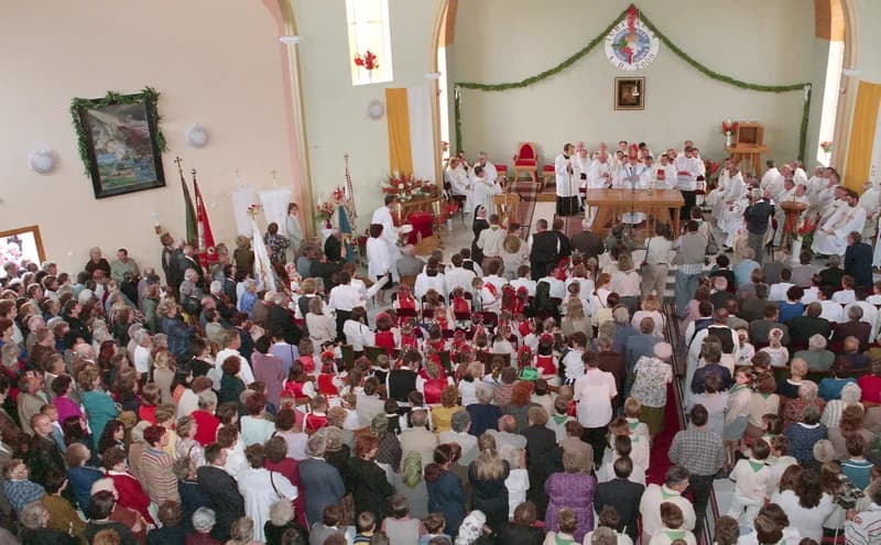 A temerini Lourdes-i Szűz Mária emléktemplom (Lourdes-i Boldogasszony templom)  felszentelési szertartása  és   ez  alkalomból  bemutatott szentmise, 2000. 7. 20,  Csütörtök