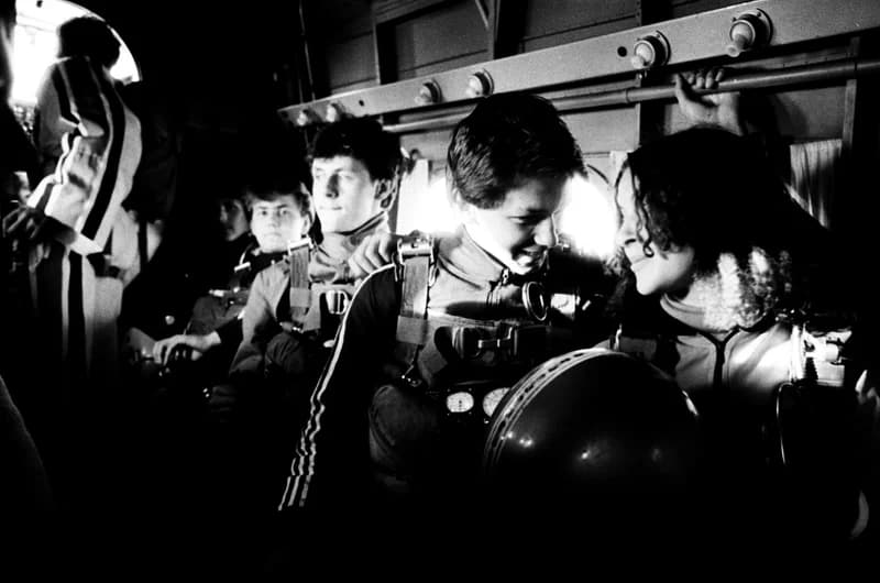 Ejtőernyősök a cseneji reptéren