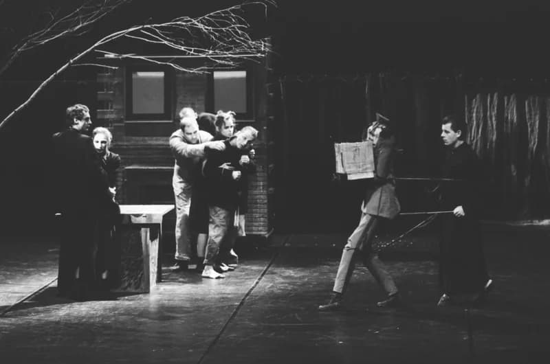 A Párizsi Jel Színház előadása: A hét rinocéroszbőr