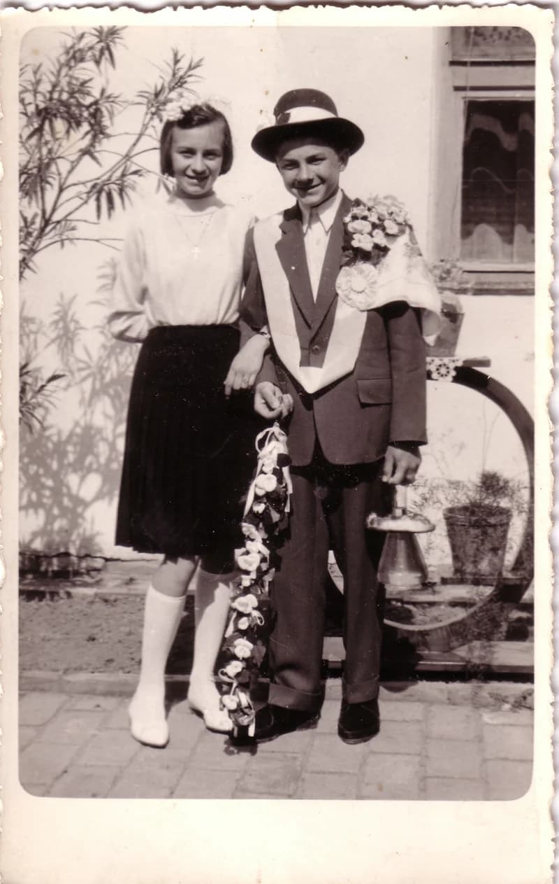 Ifjú vőfély és párja