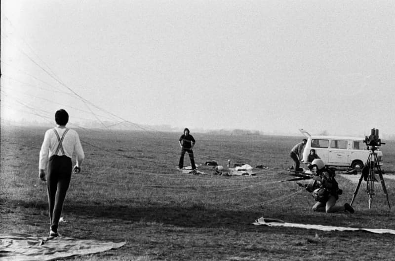 Ejtőernyősök a cseneji reptéren