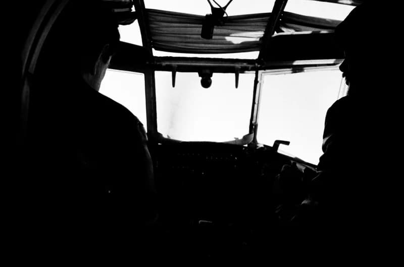 Ejtőernyősök a cseneji reptéren