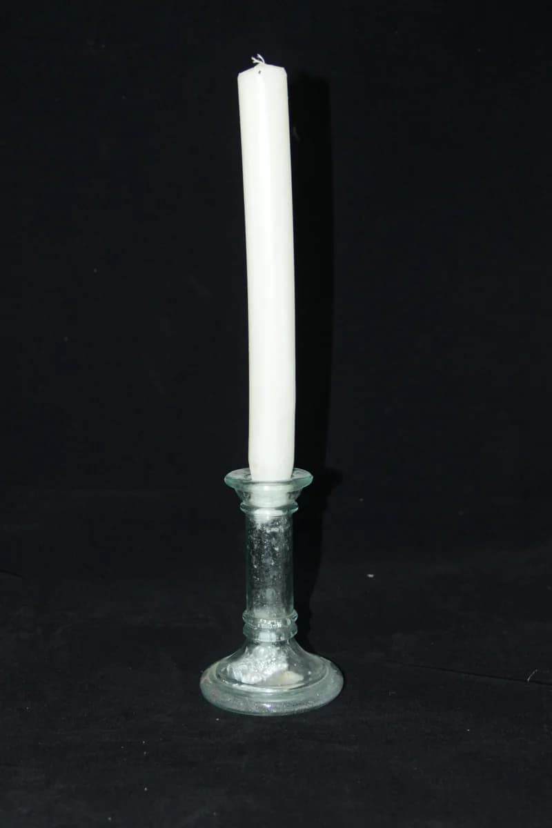 Üveg gyertyatartó és gyertya