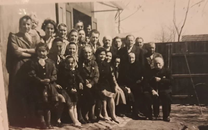 Csoportkép a Bajmoki Baptista Imaháznál