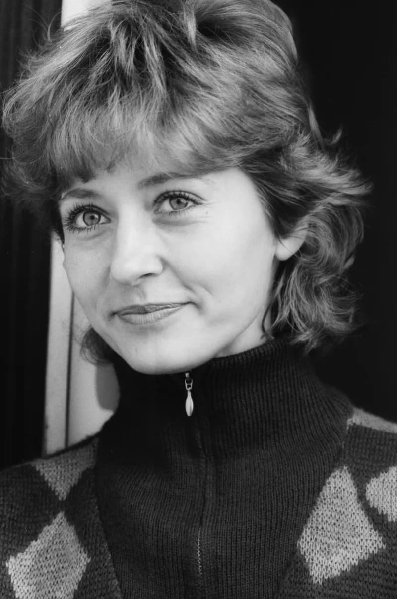 "R" Rövid Eleonóra. Fotók a műsorfüzetbe