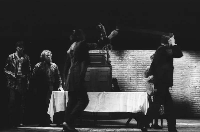 Mrozek: Ház a határon