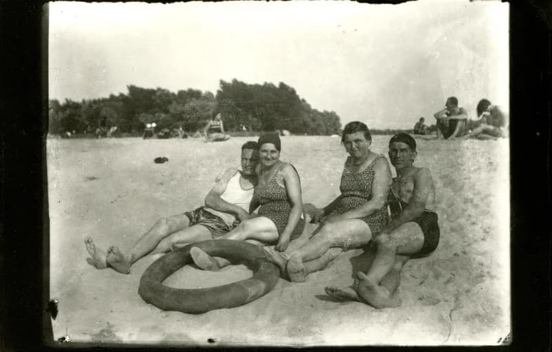 Fürdőzők az újvidéki strandon