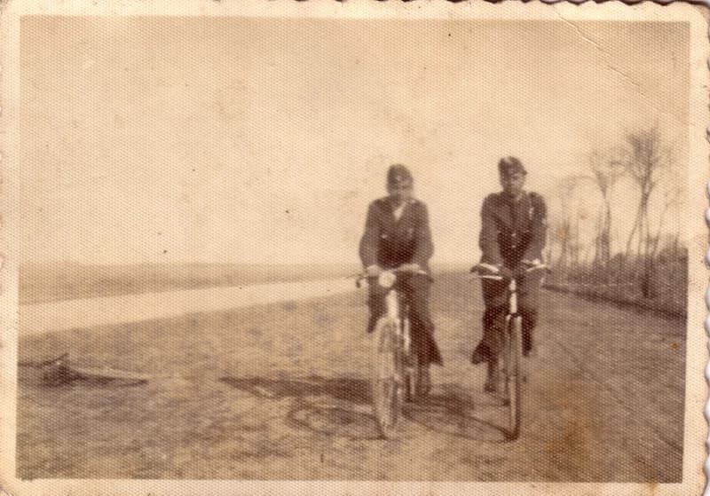 Bicikliző leventék