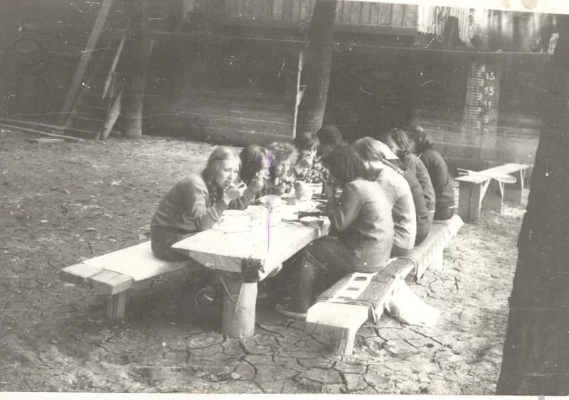 Ebéd a Tisza-parton, a földerítők vízitelepén