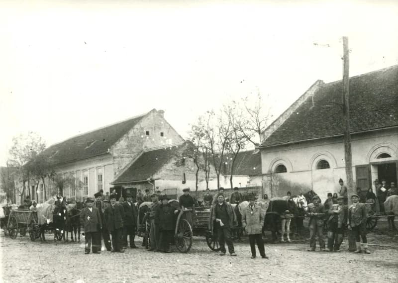 A Kalmár-féle magtár a piactéren 