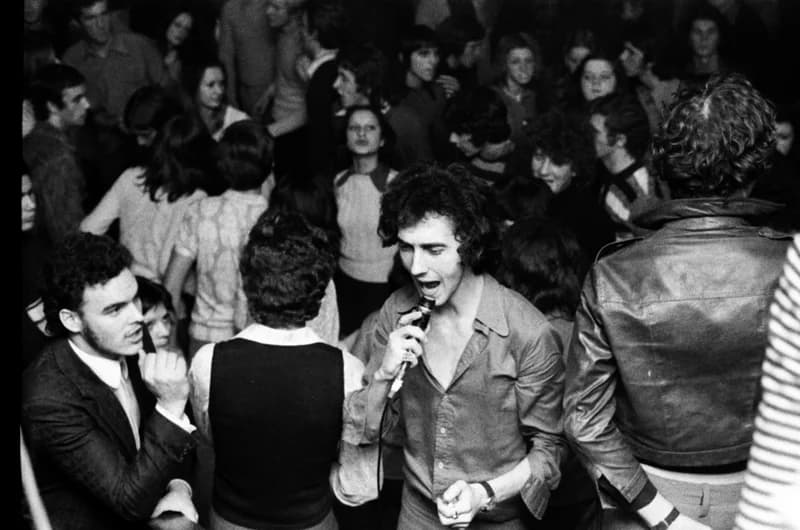 Az újvidéki rádió diszkó klubjában