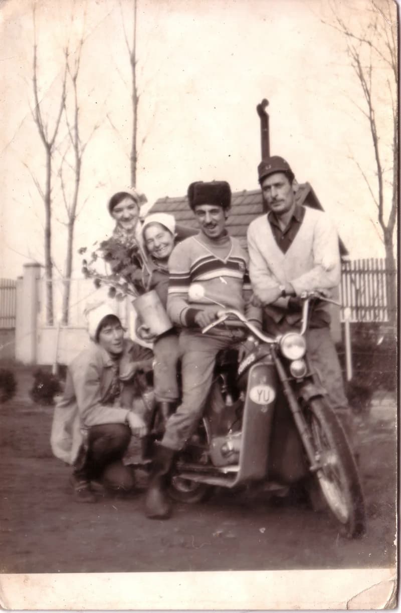 Vidám motoros társaság