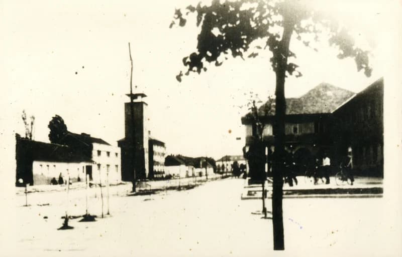 Moziköz – Petőfi Sándor utca a tűzoltótoronnyal