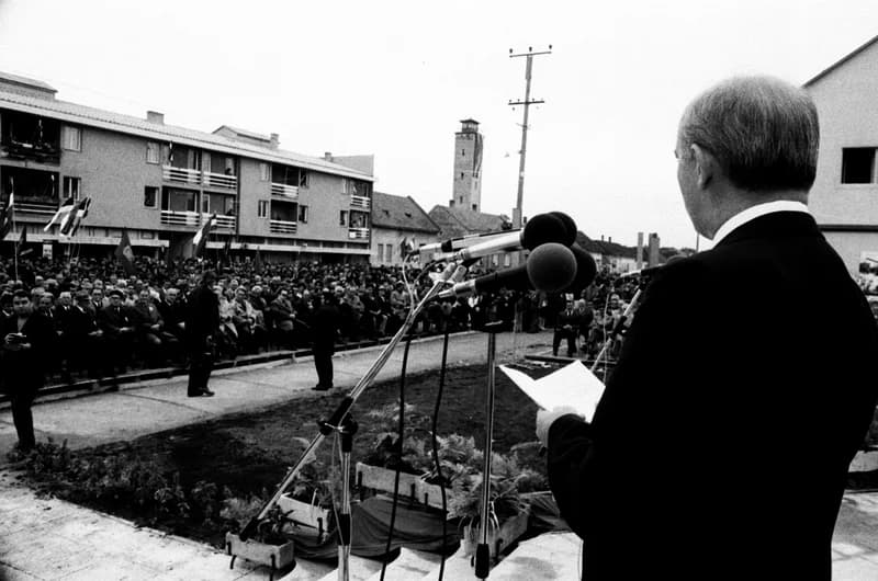Emlékmű átadás Lovćenacon