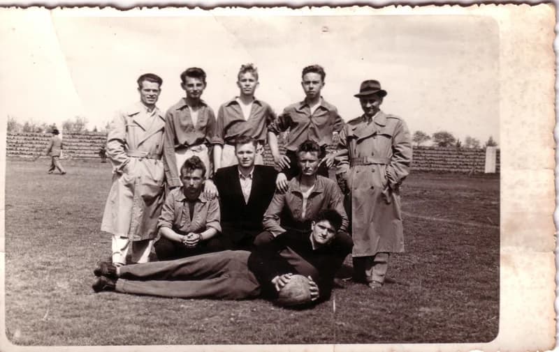 Május  1-jén a futballpályán