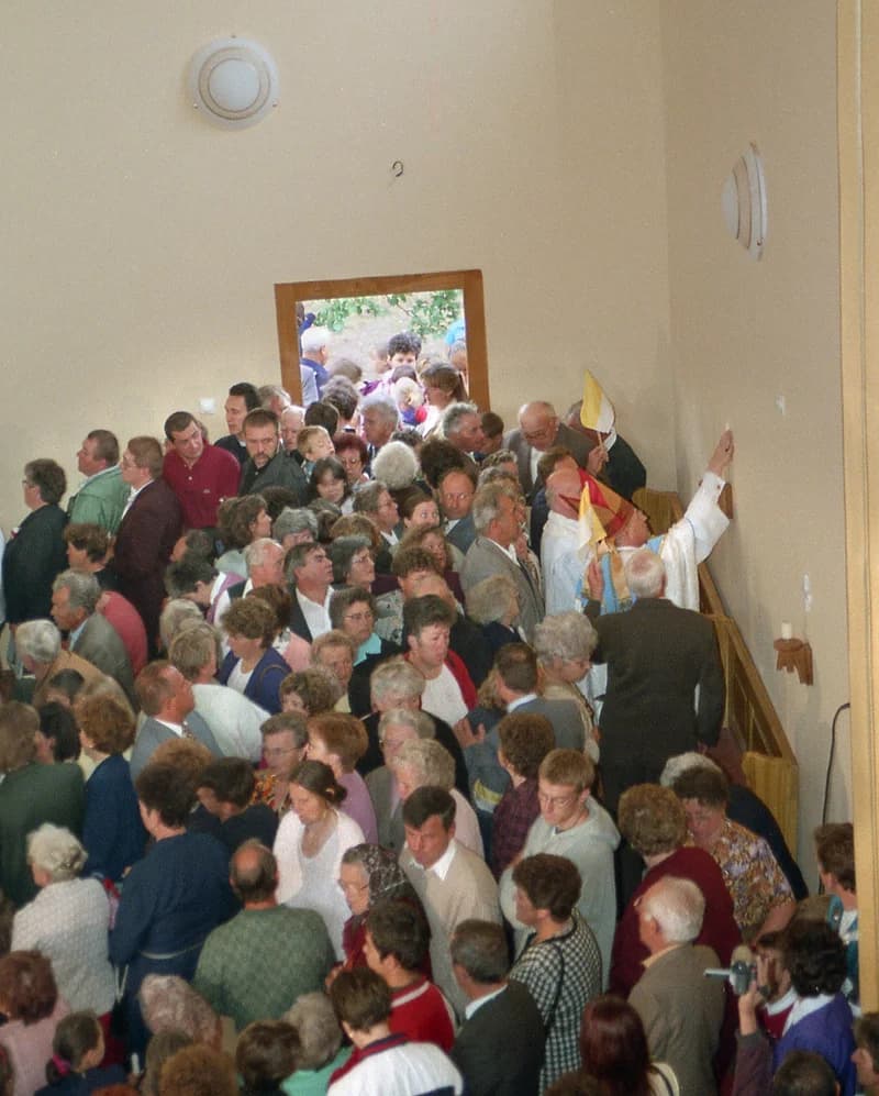 A temerini Lourdes-i Szűz Mária emléktemplom (Lourdes-i Boldogasszony templom)  felszentelési szertartása  és   ez  alkalomból  bemutatott szentmise, 2000. 7. 20,  Csütörtök