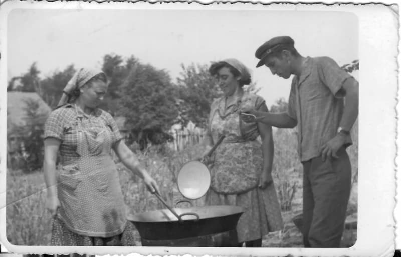 Főzés a cséplőgép dolgozóinak