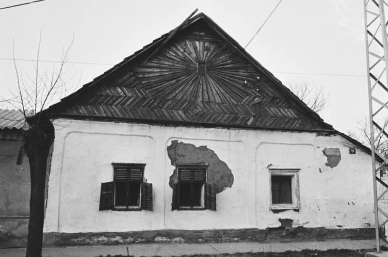 A legszebb napsugaras tűzvégű ház lebontás előtt