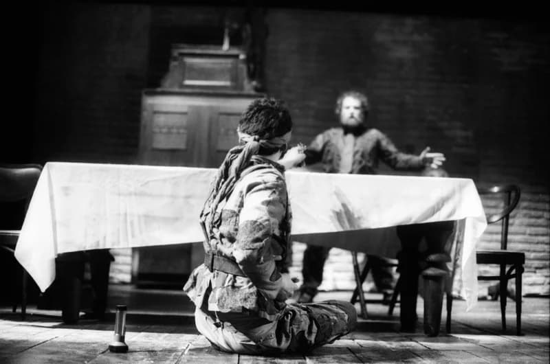 Mrozek: Ház a határon