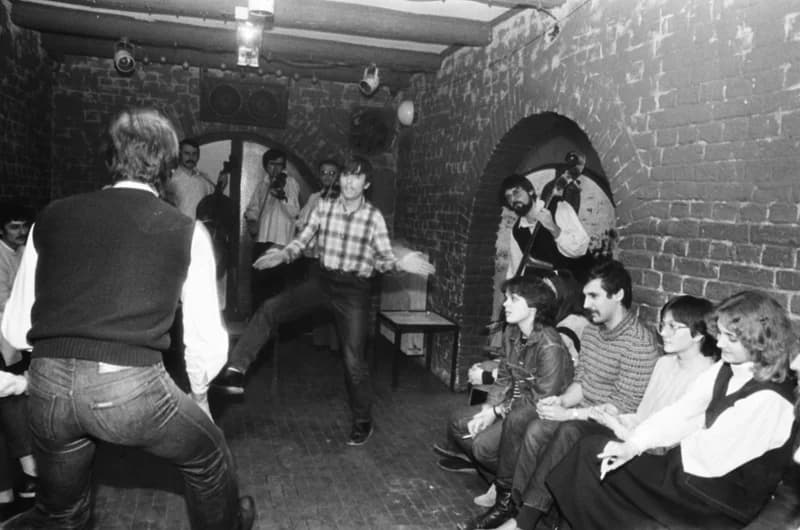 A Hívogató együttes az Ifjúsági Tribün pincéjében