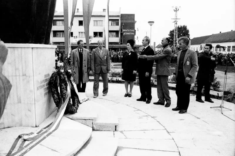 Emlékmű átadás Lovćenacon