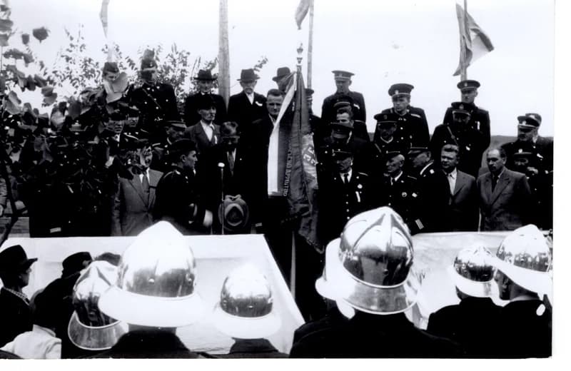 Ünnepi zászlóátadás