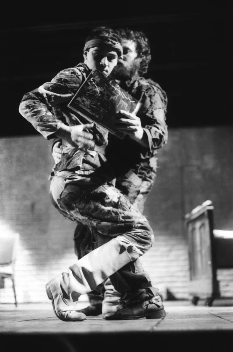 Mrozek: Ház a határon