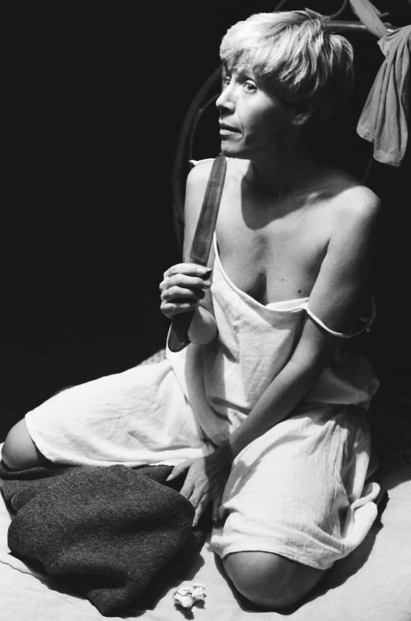 Tolnai: Izéke homokozója, Bayer II.