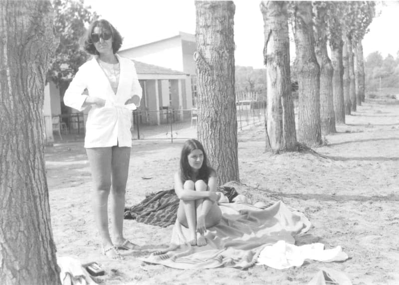 A Fehér család és barátaik a zentai Tisza-parton a "Halászcsárdánál"  