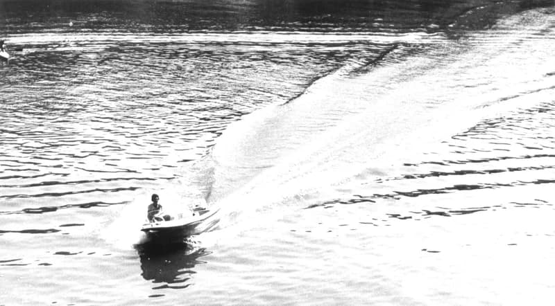 A Fehér család és barátaik a zentai Tisza-parton a "Halászcsárdánál"  