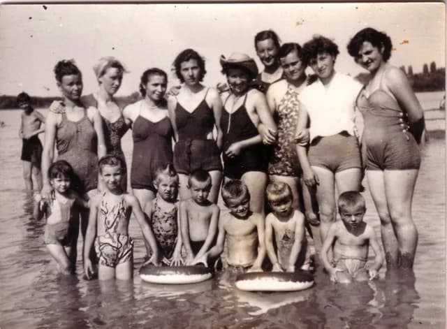 Fürdőzők a Tiszán